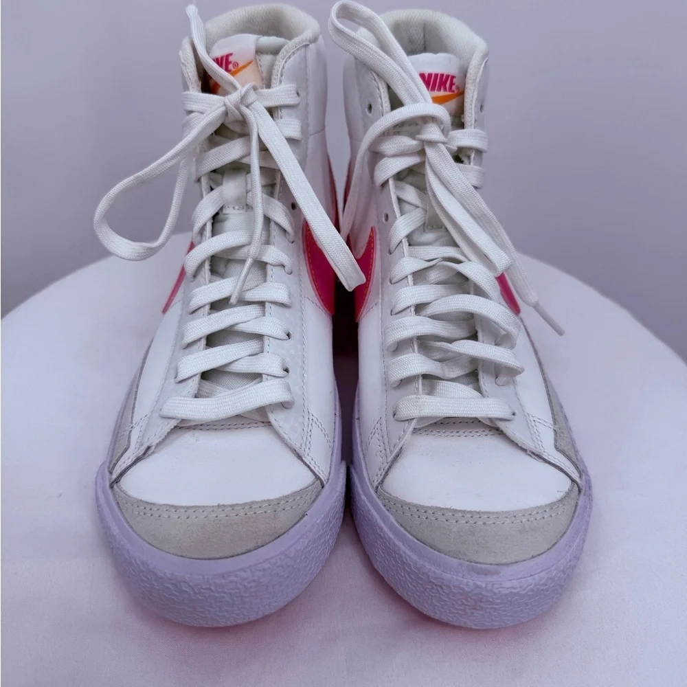 Nike High Top Sneakers White Pink Swoosh Youth 6Y Women 7.5